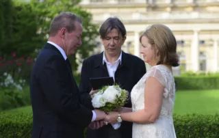 The couple facing each others for their renew of vows 25 years after their wedding, in a private garden