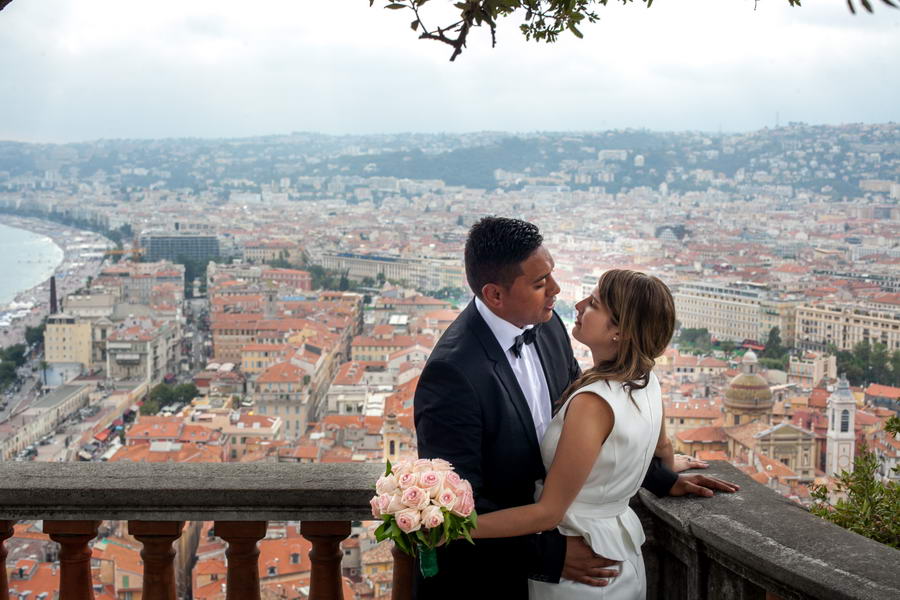 the couple in Nice with a great view on Marina baie des anges