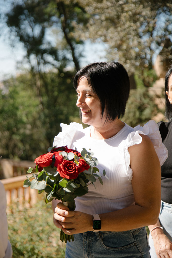 The bride and her red rose bouquet