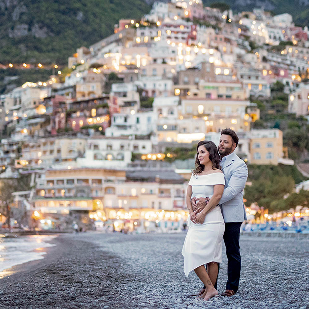 The photo on the beach of Amalfi ocasxt , the couple embraced each other with the village in the backdrop