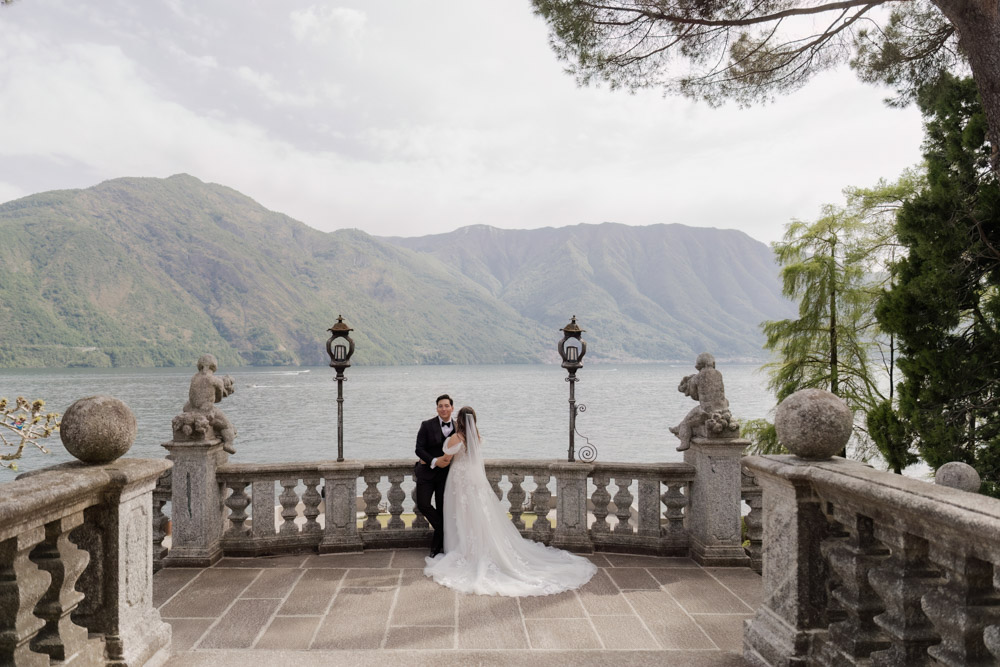 The balcony in Parco Olivelli over the Como lake