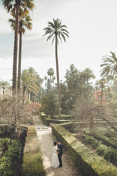 The groom and bride in Alhembra garden