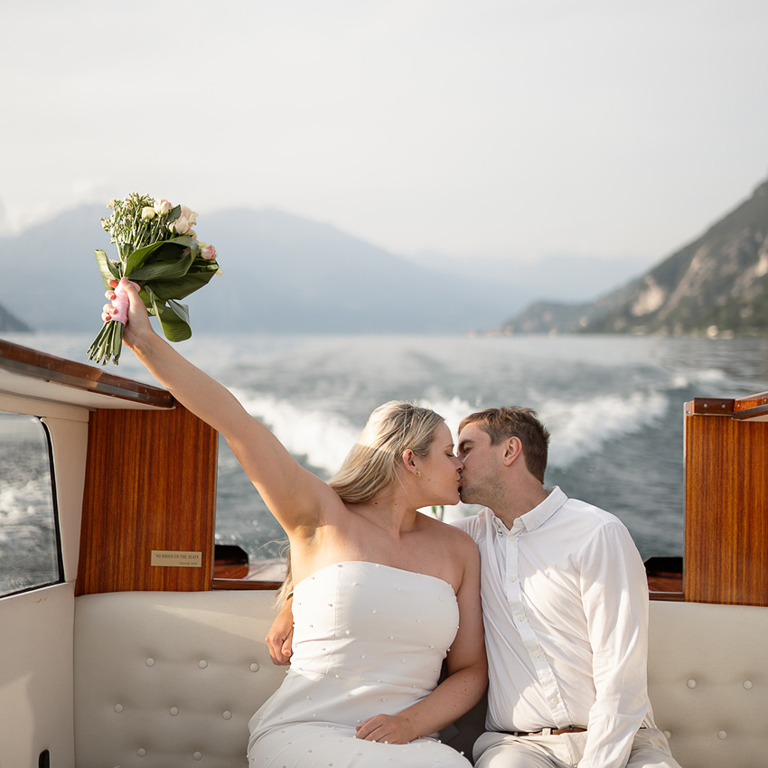 A tour in boat on Lake Como for the couple