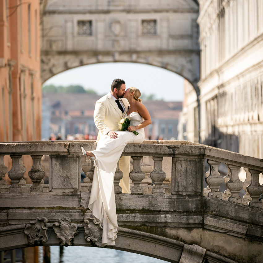 The couple in a lovely pose on a bridge in Venice