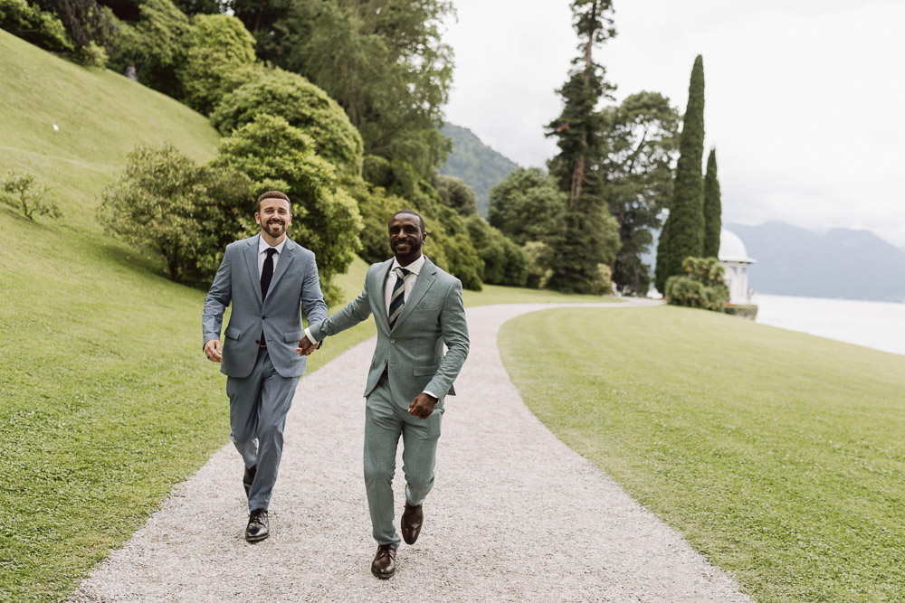 The couple running in the garden for a dynamic moment