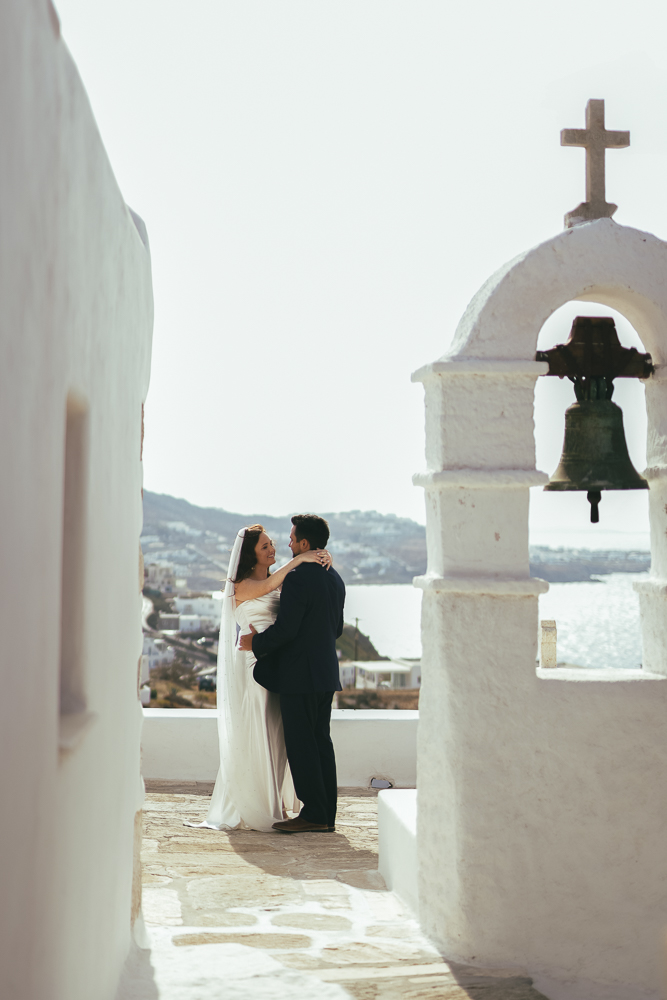 The couple in Mykonos for a walked photoshhot