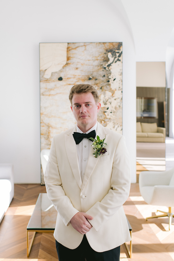 The groom waits for the bride for a first look