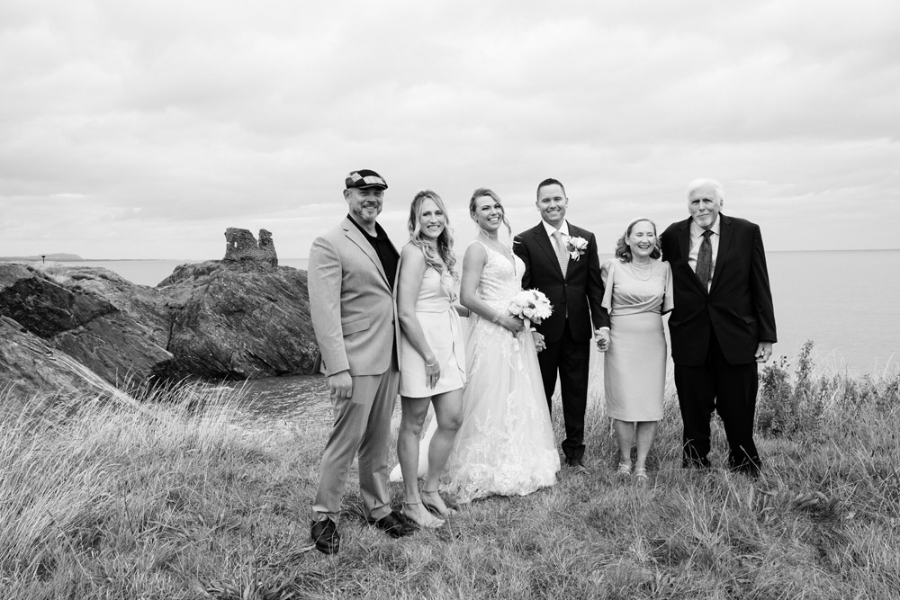 family picture group with the parents, a black and white for infinite moments