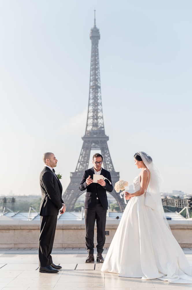 The couple at trocadero for their ceremony in front of the Eiffel tower