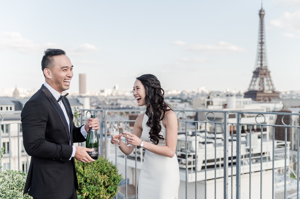 The groom opens the bottle of Champagne