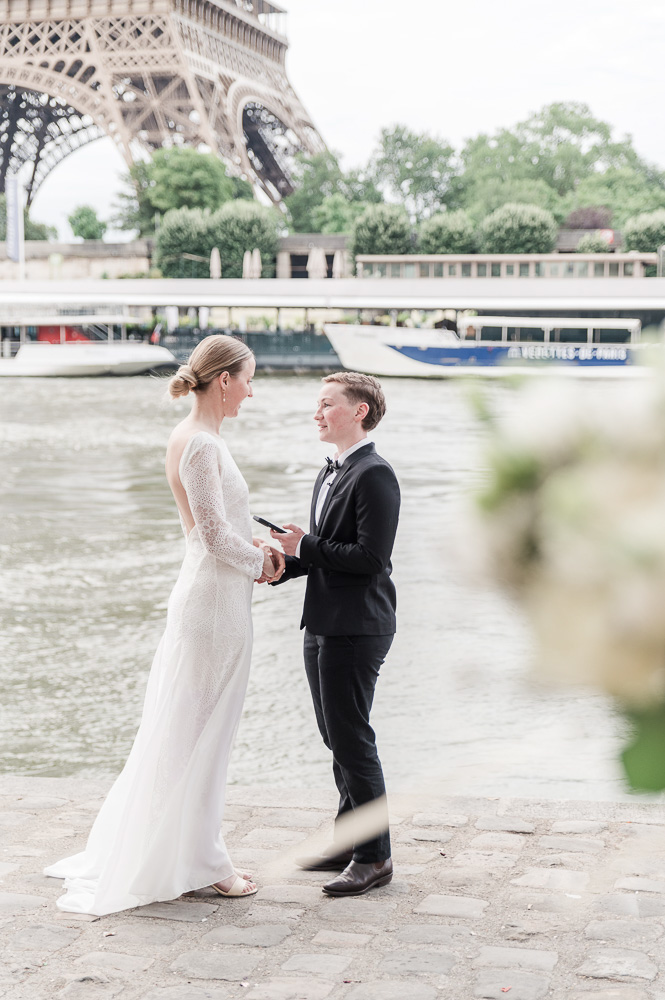 holding the hand of the partner during the vows is a good way to share emotions