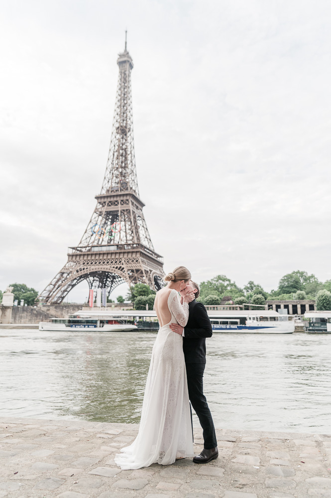 The bride can kiss the bride is a funny sentence during lgbt wedding