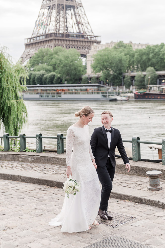 a walk at Port de Billy, nearby the Eiffel tower