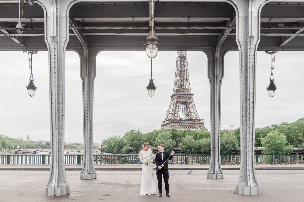 To open the bottle of Champagne under the Bir Hakeim bridge is a tradition for just married couple