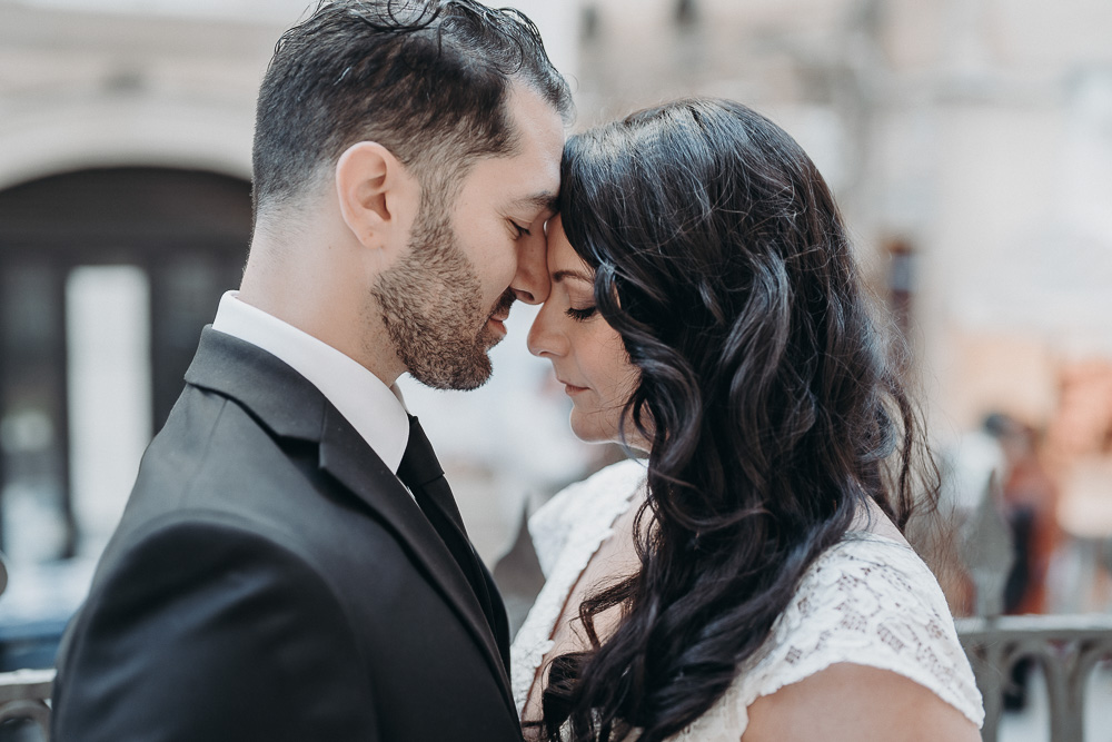 The couple posing forehaad against forehead