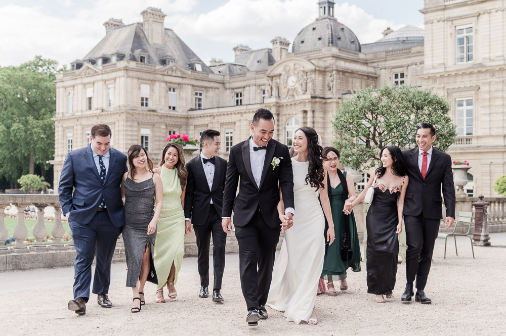 The bridal party for a photo in Luxembourg garden